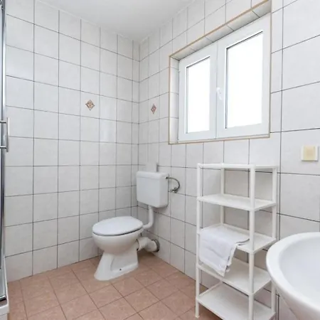 Beachfront Лопар