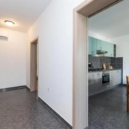 Beachfront Лопар